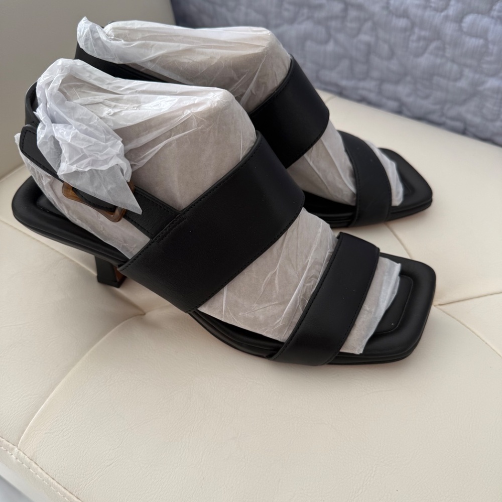 Vince Cira Sandal – Black Leather
